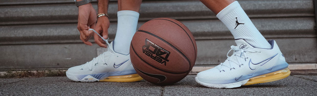 Nike Lebron 17 low lakers