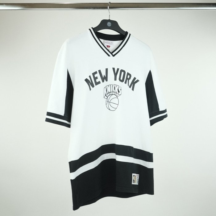 Final Seconds V-neck - New York Knicks NBA image n°3