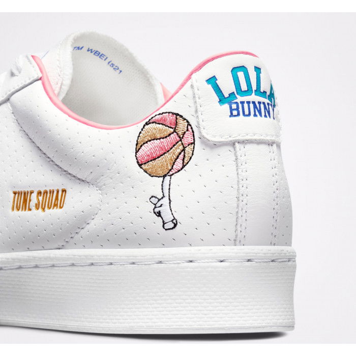 lola bunny converse