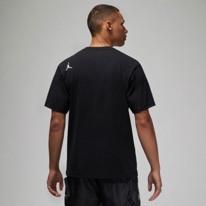 black jordan tee