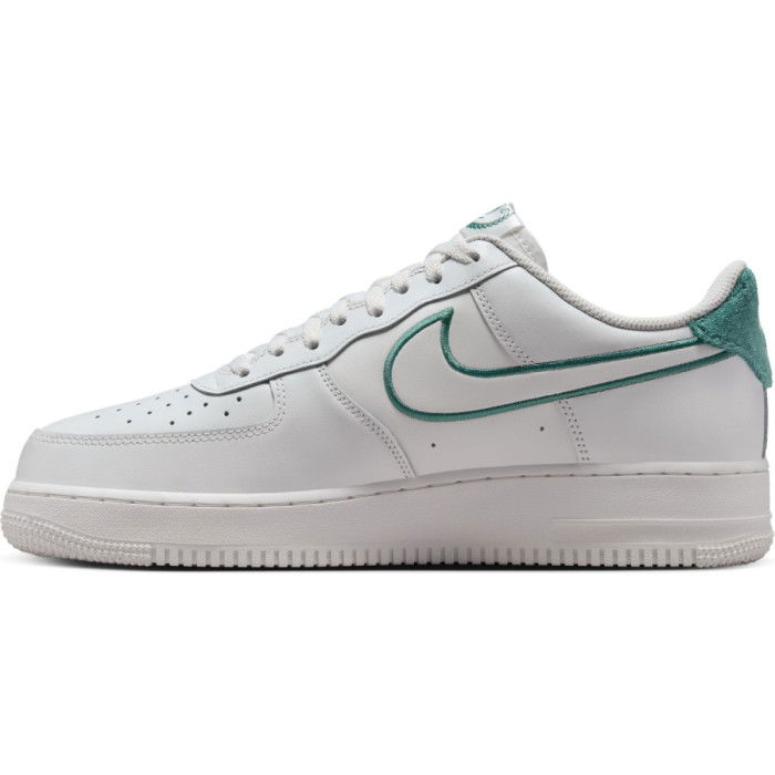 Nike Air Force 1 '07 LV8 Low Resort and Sport image n°4