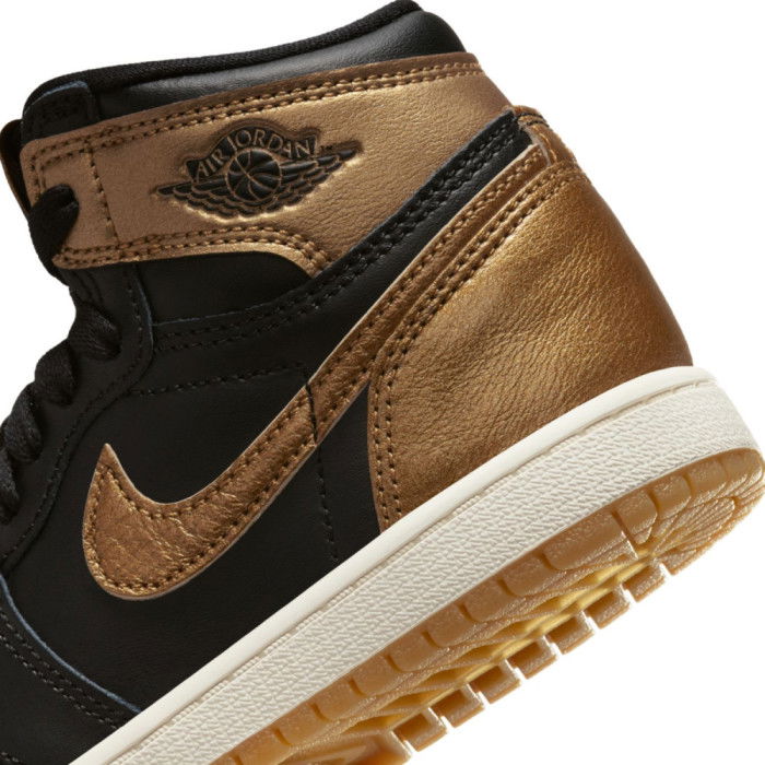 Air Jordan 1 Retro High OG Black and Gold Enfants GS image n°8