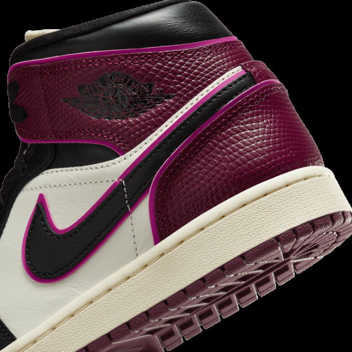 Air Jordan 1 Mid SE Bordeaux image n°8