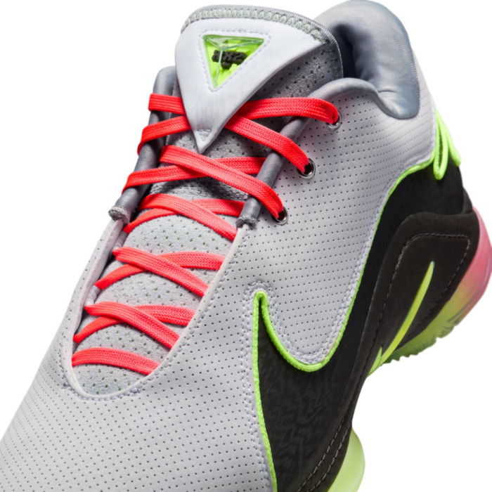 Nike LeBron 22 Crown Jewel image n°9