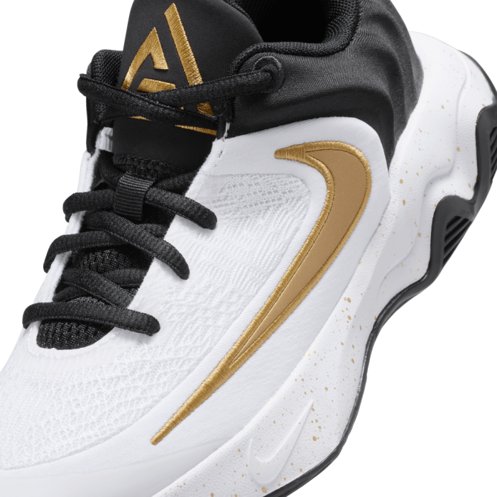 Nike Giannis Immortality 4 black gold