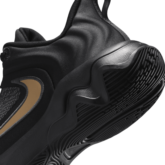 Nike Giannis Immortality 4 black gold Enfants GS