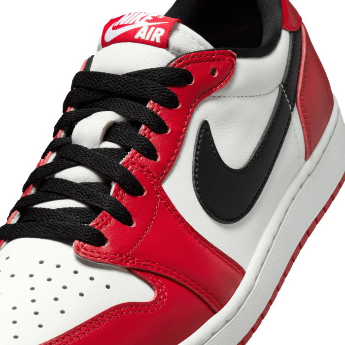 Air Jordan 1 Retro Low OG Chicago