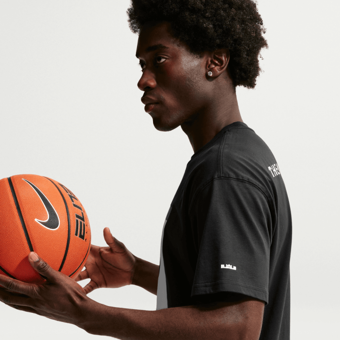 T-shirts Nike Lebron Masked Menace off noir