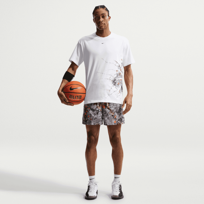 T-shirt Nike GFX Basketball Flowers white
