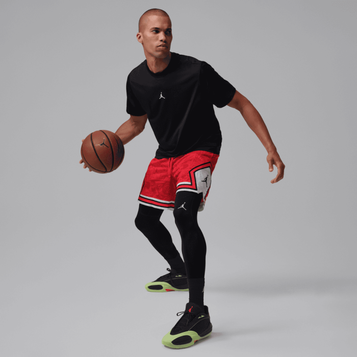 Jordan Triangle black/infrared 23