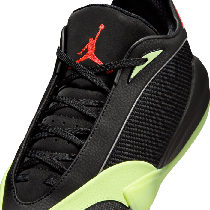 Jordan Triangle black/infrared 23
