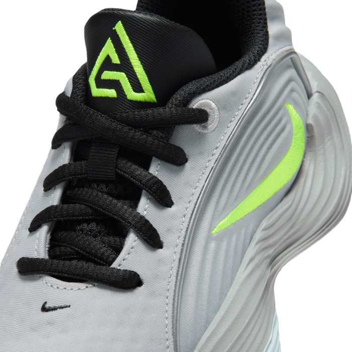 Giannis Immortality 5 metallic silver/volt-black Enfants PS