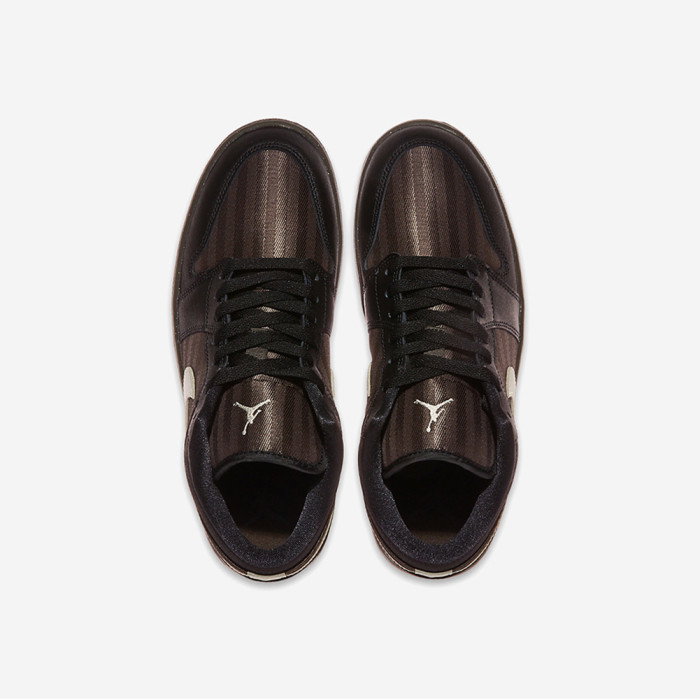 Air Jordan 1 Low Se black/newsprint-spruce fog