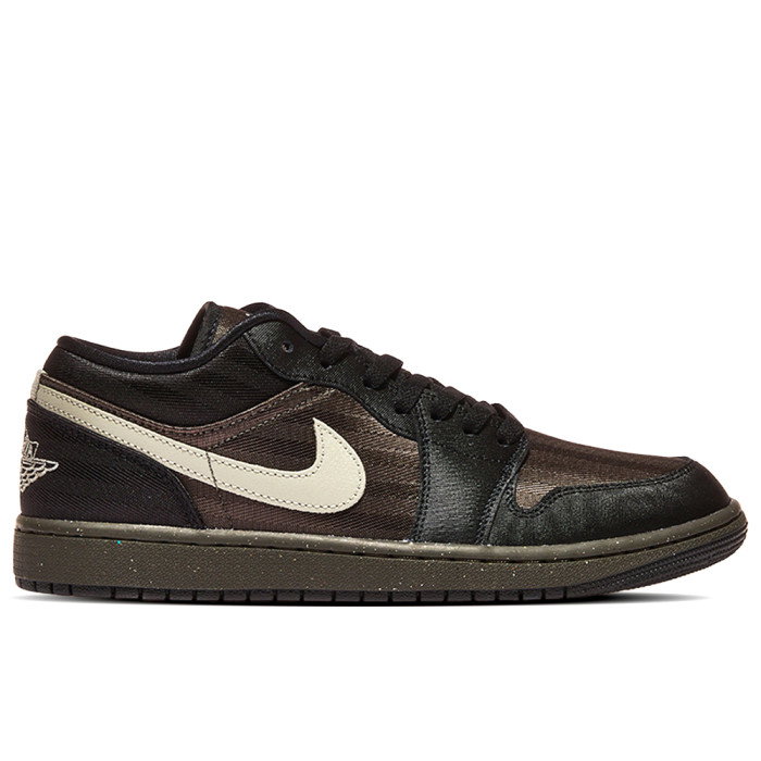 Air Jordan 1 Low Se black/newsprint-spruce fog