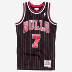 Color Noir du produit Maillot NBA Toni Kukoc Chicago Bulls 1995-96...