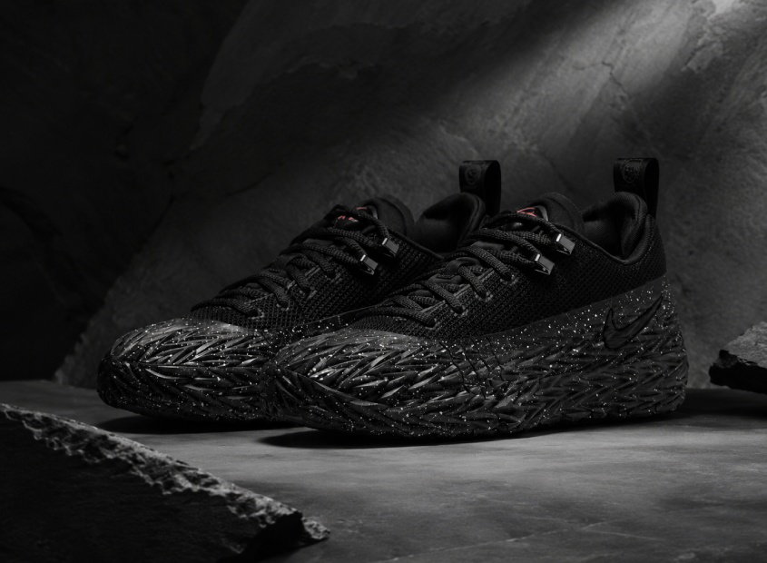 Nike S.T. Charge