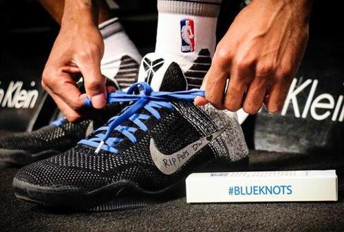 Les Brooklyn Nets ont porté des lacets bleus contre le cancer du côlon